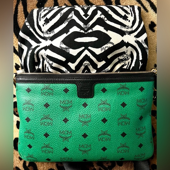 ✅PRICE FIRM✅AUTHENTIC MCM Green Pouch. SUPER RARE🔥 - Picture 6 of 15